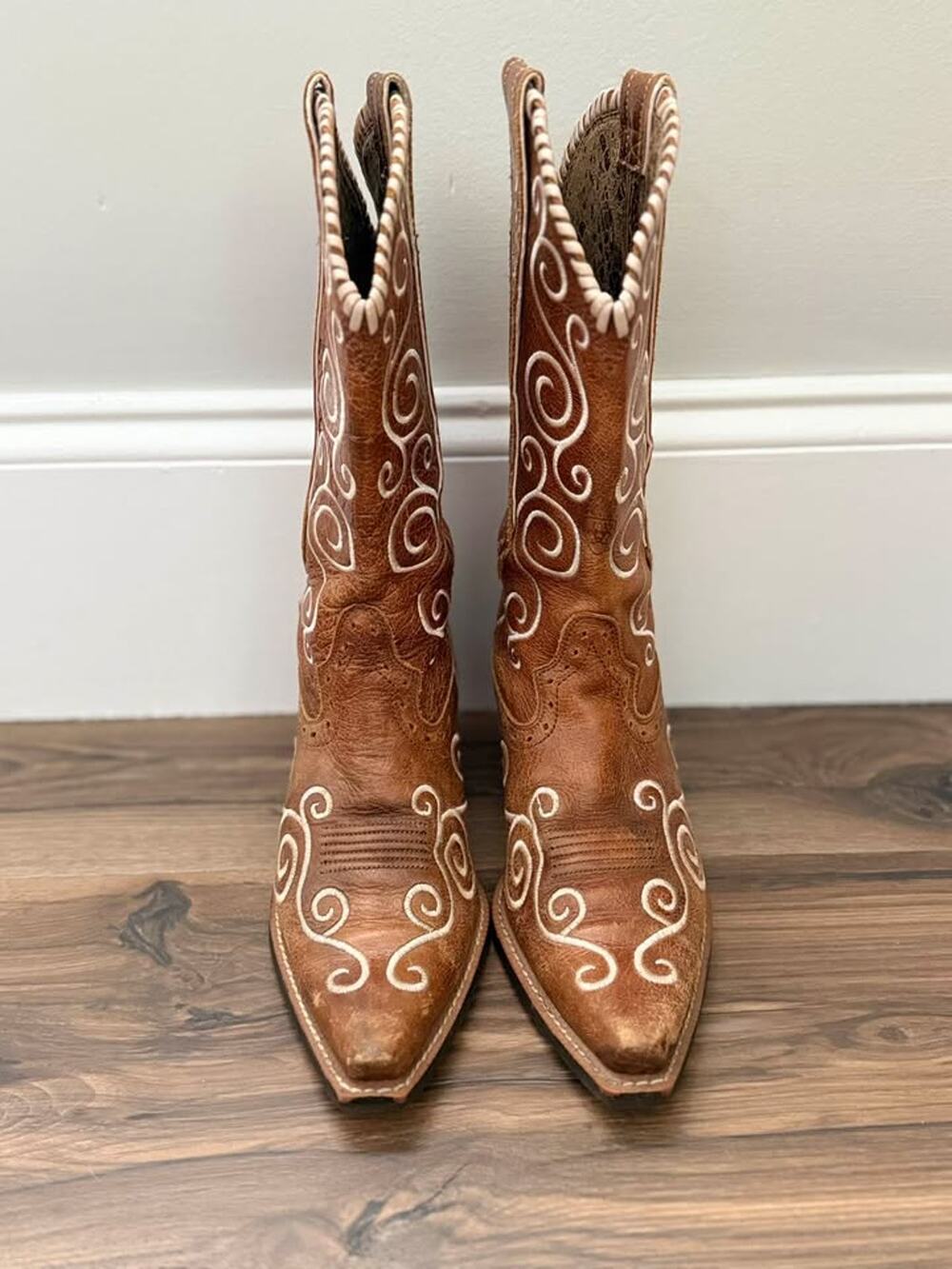 Ariat Women’s Western Cowboy Boots 7.5 B Brown Cream Embroidered Snip Toe